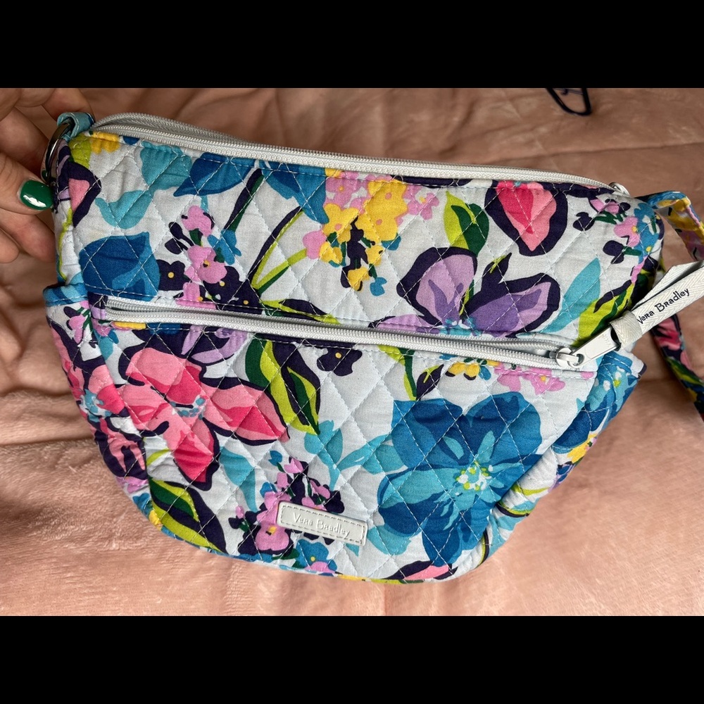 Vera Bradley purse in great condition.